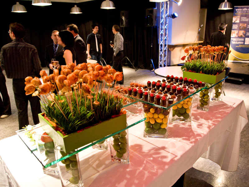 Plat principal gastronomique dressé en assiette
